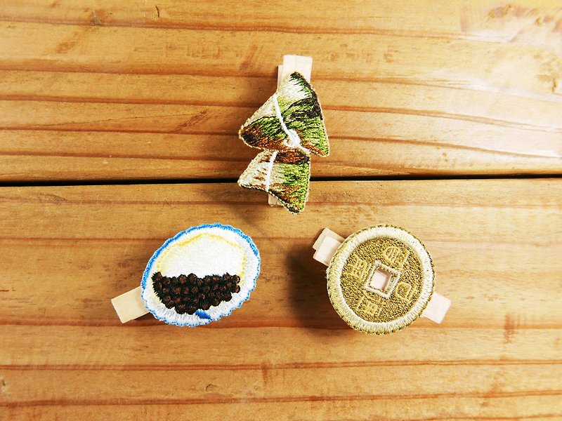 刺繍木製クリップ - パールコインが餃子を豆腐 - しおり - 刺しゅう糸 多色