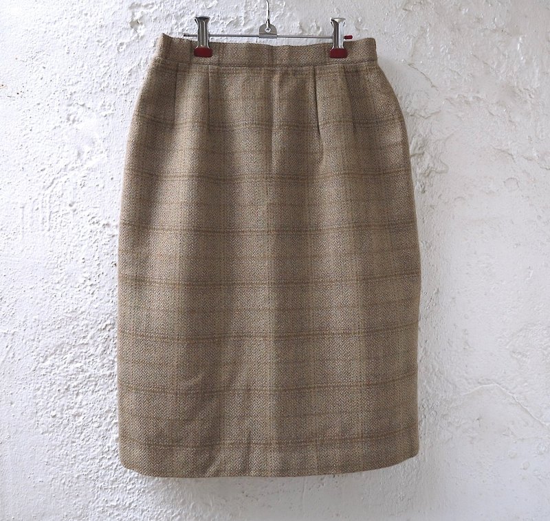 FOAK vintage kiwi woolen skirt - กระโปรง - วัสดุอื่นๆ สีกากี