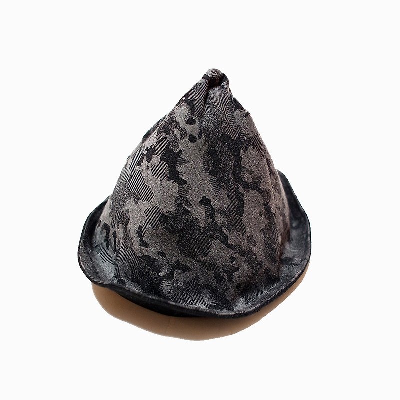 A MERRY HEART black camouflage triangle elf hat - หมวก - วัสดุอื่นๆ สีดำ