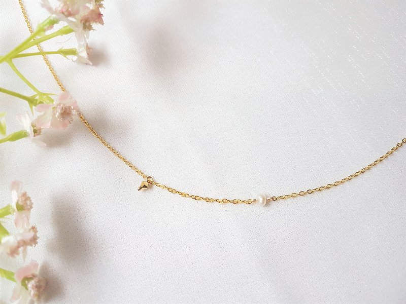 Single Pearl Draping Crystal Necklace - สร้อยคอ - ไข่มุก สีทอง