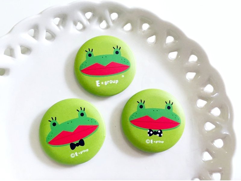 Afrog Badge Small 3.2cm Badge Pin Frog Cat Mushroom Tree House - Badges & Pins - Other Metals Multicolor