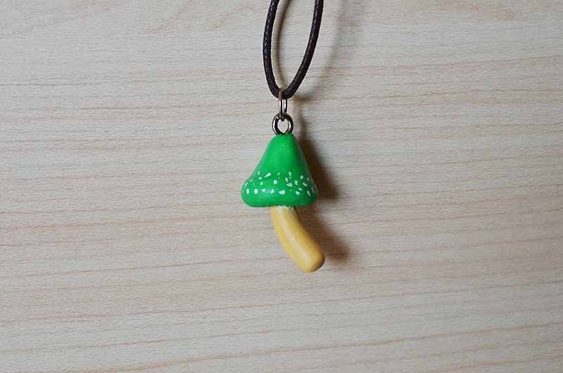 Hand-made necklace / only this one / grass green mushroom - Necklaces - Other Materials Green