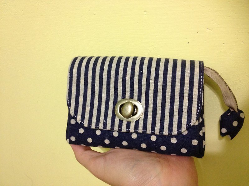 ﹝ Clare ﹞ Japanese hand-made cloth stripe * little turn buckle Clutch - กระเป๋าสตางค์ - วัสดุอื่นๆ สีน้ำเงิน