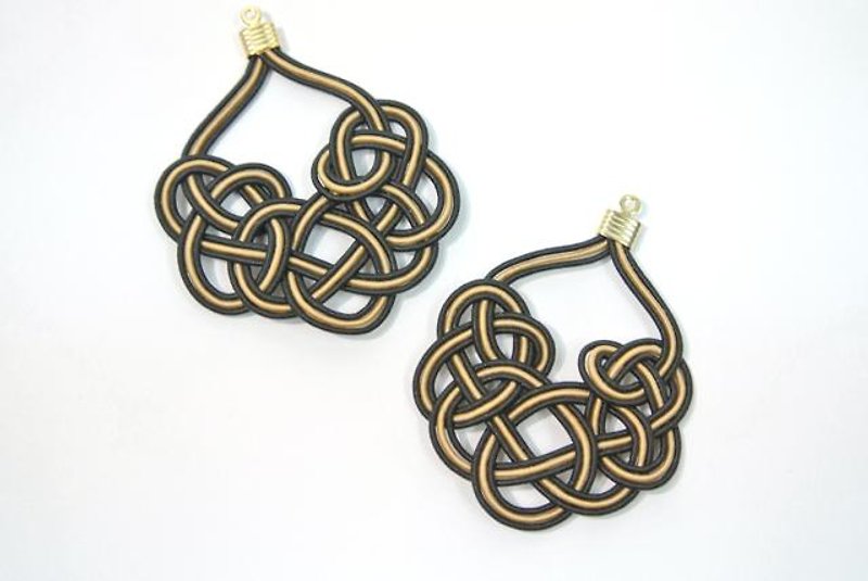 Pierced tie knotted earrings: Black × beige earrings acceptable. Order making - Earrings & Clip-ons - Other Metals Black