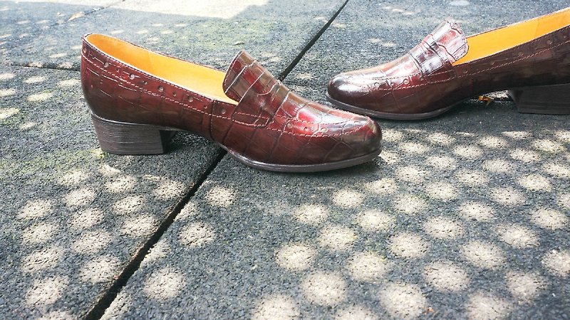 # 853 # Walk in the trap you set. Delicate embossed music (reddish brown) - Women's Oxford Shoes - Genuine Leather Brown