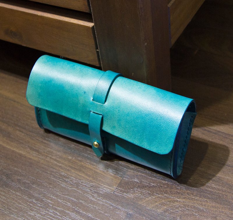 SENSIASHU. Glasses bag or pencil case. Italian tanned leather. Ocean Blue - อื่นๆ - หนังแท้ สีน้ำเงิน