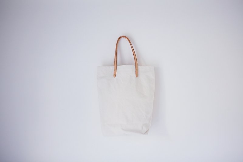 A ROOM MODEL - white thick canvas shoulder bag - กระเป๋าแมสเซนเจอร์ - วัสดุอื่นๆ ขาว