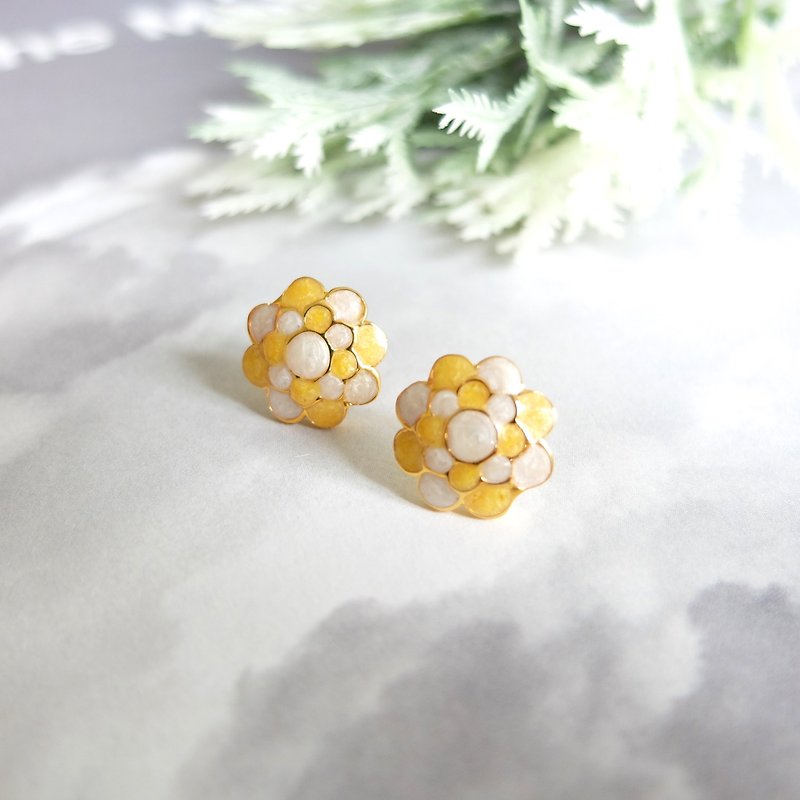 Glorikami Yellow Cauliflowers earrings - ต่างหู - โลหะ สีเหลือง