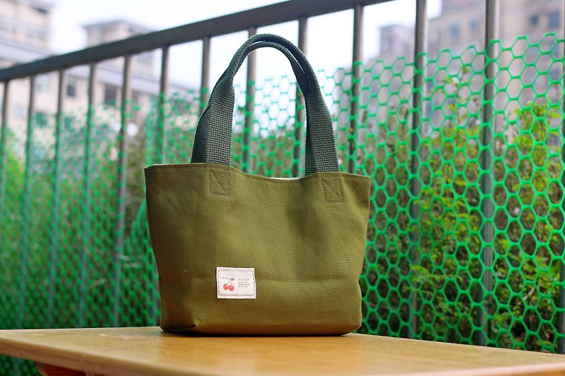 Tote bag A soldier running around (small, S-size) Autumn Fragrant Green - กระเป๋าถือ - ผ้าฝ้าย/ผ้าลินิน สีเขียว