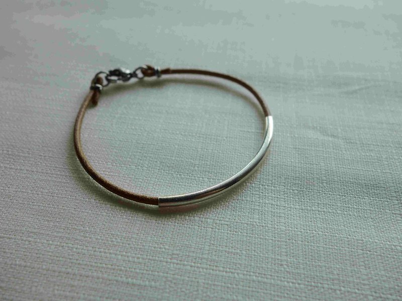 ~M+Bear~ Simple and generous tube bracelet leather & sterling silver & stainless steel - สร้อยข้อมือ - วัสดุอื่นๆ สีทอง