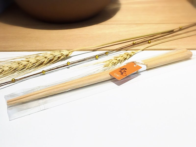 A pair of Taiwan cypress chopsticks (including chopstick set) - ตะเกียบ - ไม้ 