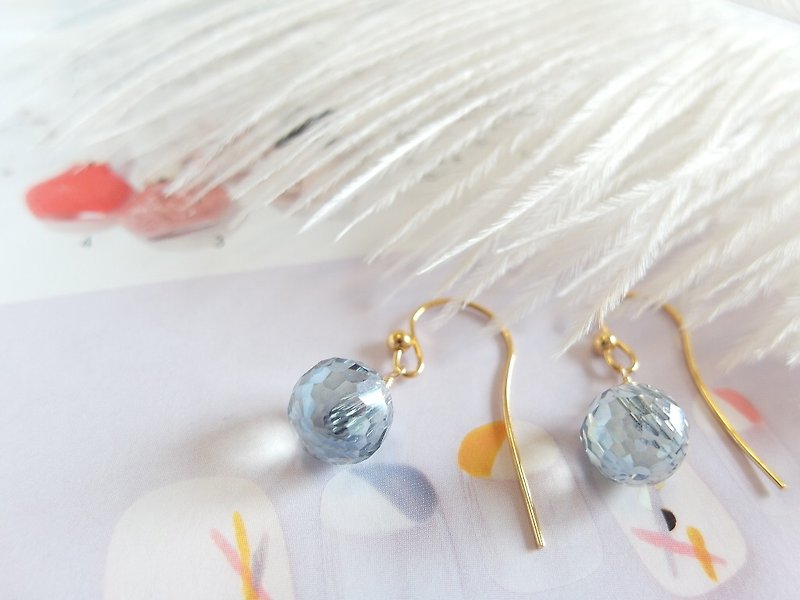 | Touch of moonlight | unlimited sparkling diamond earrings simple ball - ต่างหู - วัสดุอื่นๆ สีน้ำเงิน