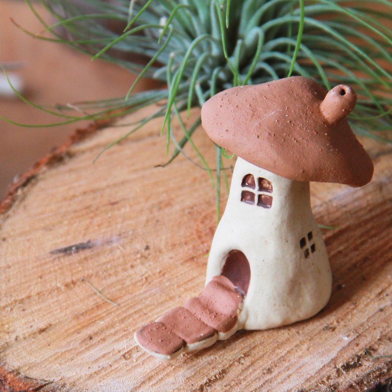 Mushroom house 1 【The series of " Nordic mushroom-chestnut village "】 - Items for Display - Pottery Khaki