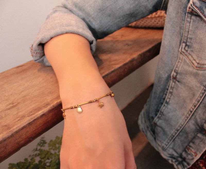 *hippie* Mermaid│Shell & Star Multi-Pendant Brass Beaded Bracelet - Bracelets - Other Materials Brown