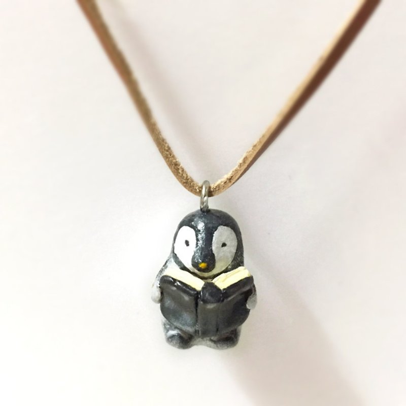 Reading Penguin handmade necklace - สร้อยติดคอ - วัสดุอื่นๆ หลากหลายสี