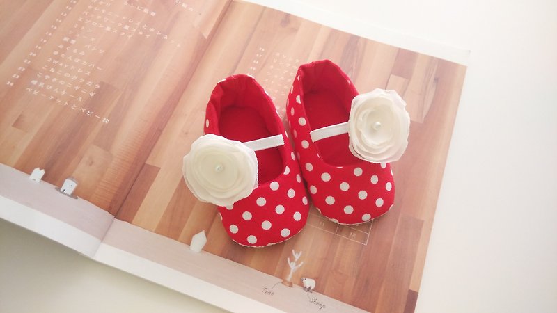 Red yarn flower baby shoes 11/12 cm long baby Shoes - Baby Shoes - Other Materials Red