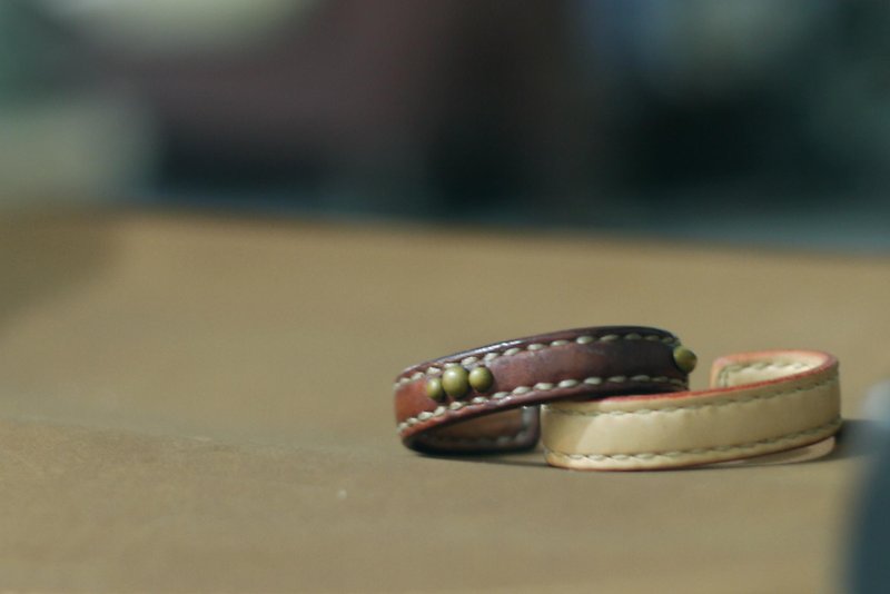 All handmade South American primary color Bronze ring leather bracelet - สร้อยข้อมือ - หนังแท้ หลากหลายสี