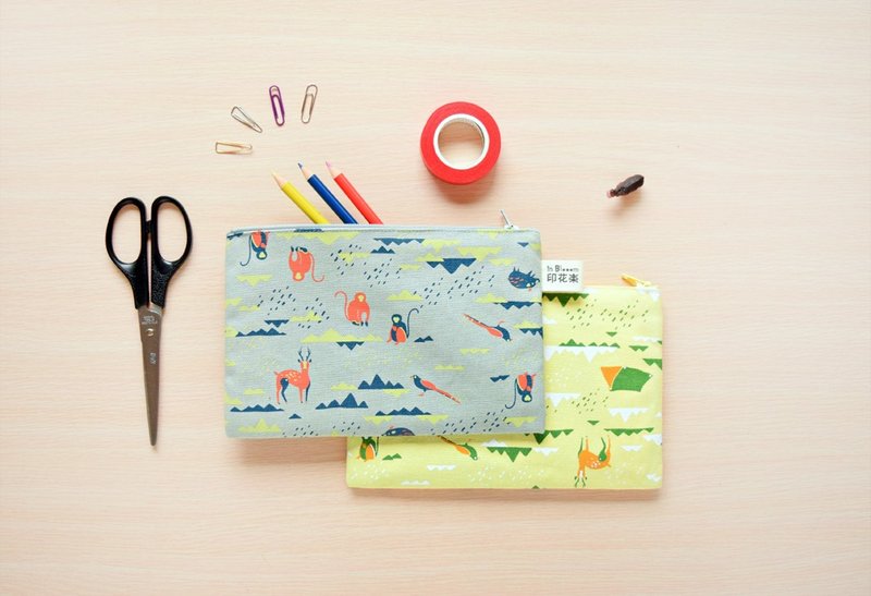 Mountain hiking stationery zipper bags - กล่องดินสอ/ถุงดินสอ - วัสดุอื่นๆ 