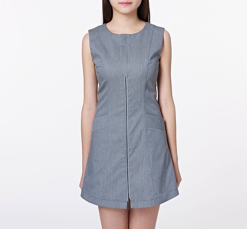 【夏日必備】 經典條紋彈性設計修身洋裝 灰 - 連身裙 - 其他材質 灰色