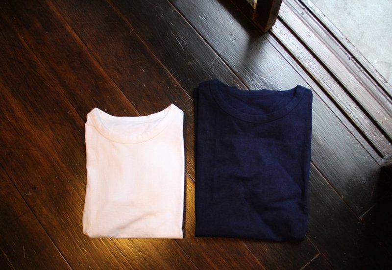 Blue stained T-shirt / deep sea M - เสื้อยืดผู้หญิง - ผ้าฝ้าย/ผ้าลินิน สีน้ำเงิน