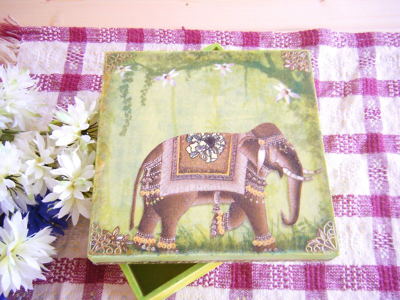 Elephant / glove box / storage box - กล่องเก็บของ - ไม้ สีเขียว