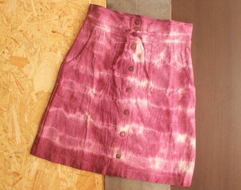 ------------------- :: PRODUCTION :: Proudly original designed in Hong Kong by EARTH.er Cooperate with Northern Thai Hill-tribe using the most traditional and natural way to hand dye the fabric .  -------------------  :: SHIPPING & PACKAGING :: All the - Skirts - Cotton & Hemp Red