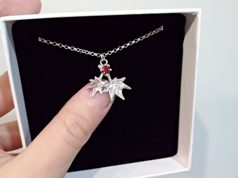 The Maple Leaf series – two leafs (925 sterling silver necklace) - C percent - Necklaces - Sterling Silver Silver