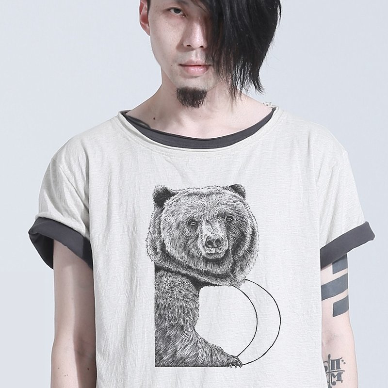 Bear 熊 手繪字母T - T 恤 - 棉．麻 白色