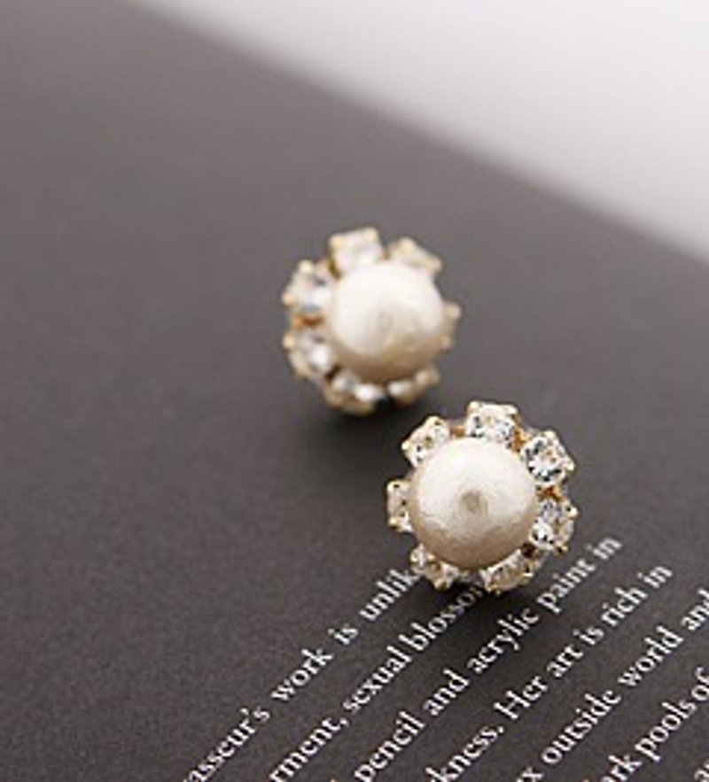 【CARUTINA】Snow White Earrings/CA5042-60p - Earrings & Clip-ons - Other Metals 