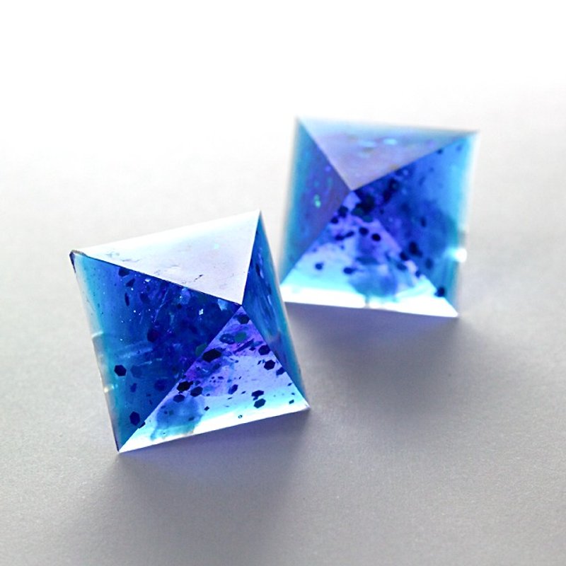 Pyramid earrings (cobalt) - ต่างหู - วัสดุอื่นๆ สีน้ำเงิน