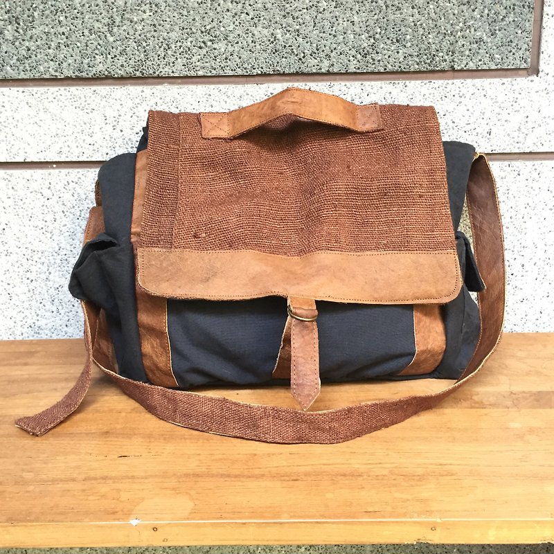 Nettle + water leather shoulder bag _ fair trade - กระเป๋าแมสเซนเจอร์ - หนังแท้ สีนำ้ตาล