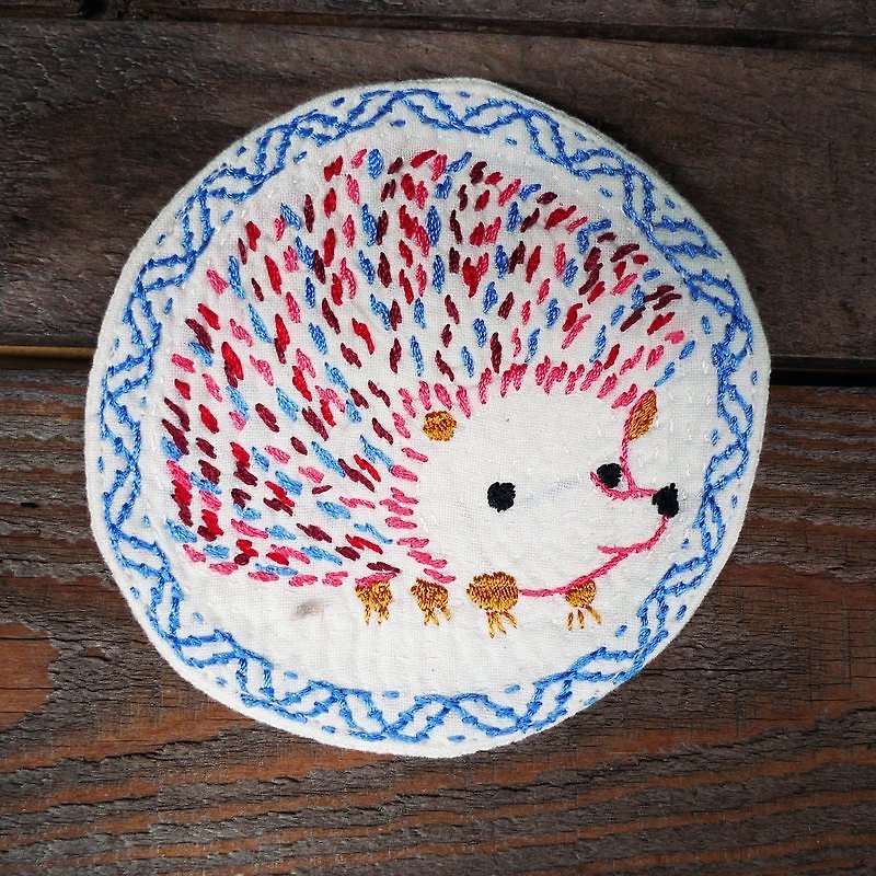 Hand-embroidered coasters _ _ white hedgehog - ที่รองแก้ว - วัสดุอื่นๆ สีน้ำเงิน