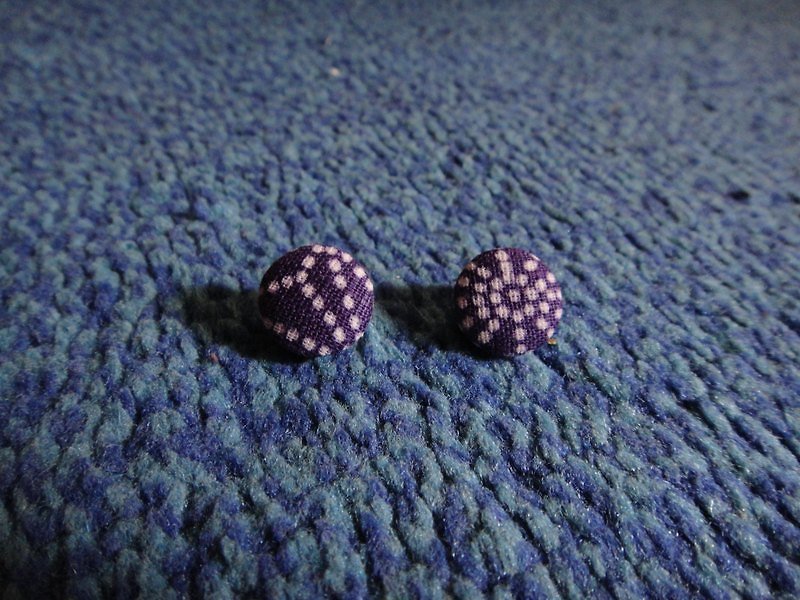 (C) _ Sun purple dot cloth button earrings random shipments [] C22BT / UY29 - ต่างหู - ผ้าฝ้าย/ผ้าลินิน สีม่วง
