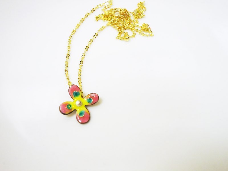 Flora Enameling Necklace enamel flower necklace (pink / four-leaf) - สร้อยคอ - โลหะ สึชมพู