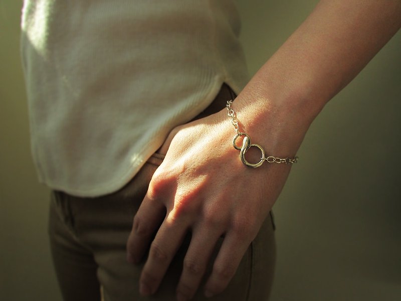 infinity snake bracelet | mittag jewelry - สร้อยข้อมือ - เงิน สีเงิน