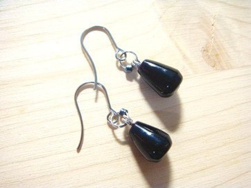 Yuzu Lin Glazed - Versatile Glazed Earrings Series - Mysterious black water drop shape can be changed into a clip-on style - ต่างหู - แก้ว สีดำ