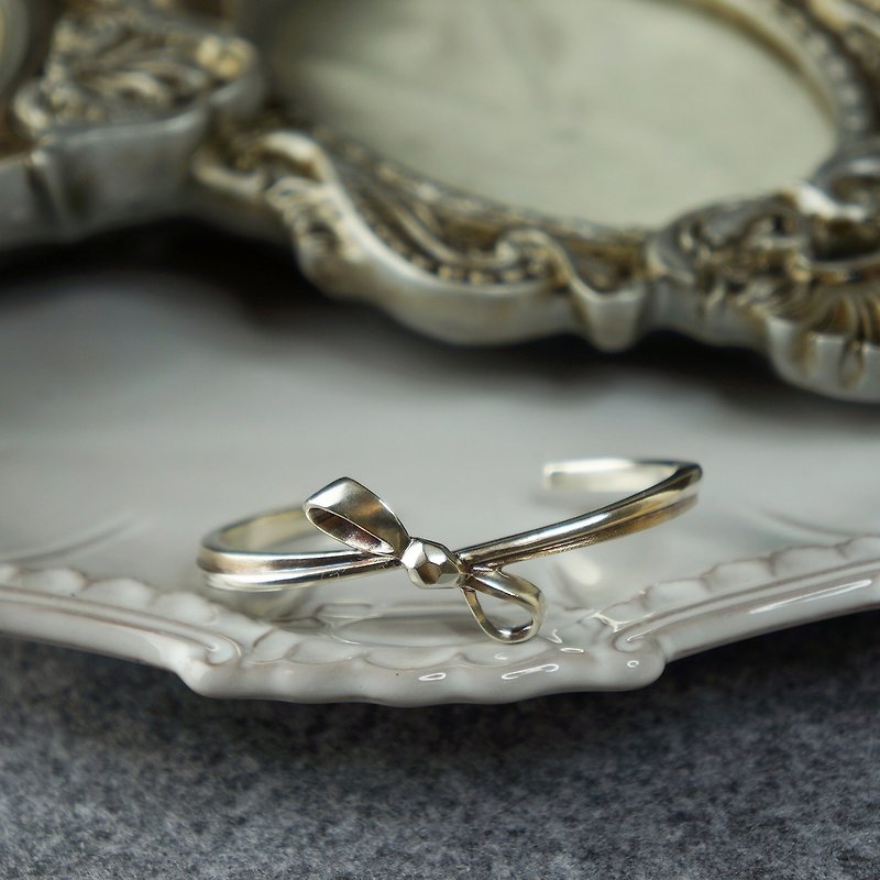 ♦NINA SHIH JEWELRY ♦Fixed knot sterling silver bracelet::Two-color asymmetric bow sterling silver bracelet-spot *1 - Bracelets - Gemstone White