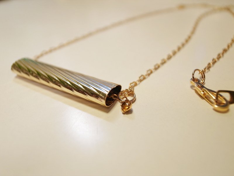 Golden Crispy Flute Necklace - Necklaces - Acrylic Gold