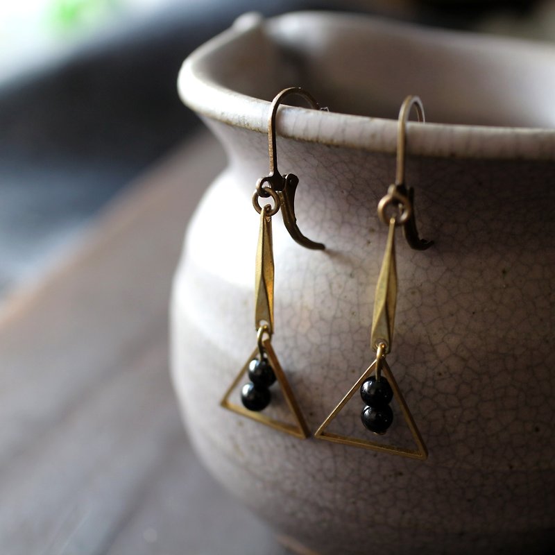 Muse natural wind series NO.187 black onyx earrings brass triangle - Earrings & Clip-ons - Other Materials Black