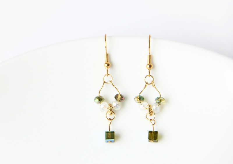 Ask her / Emerald Fairy Fauna - ear - Earrings & Clip-ons - Other Materials Green