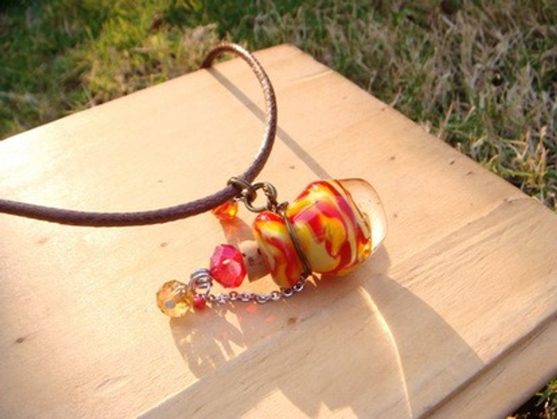Grapefruit Forest Handmade Glass - Essential Oil Bottle / Scented Bottle Necklace - Carnival - Happy Red (Stereo Bottle) - Necklaces - Glass Multicolor