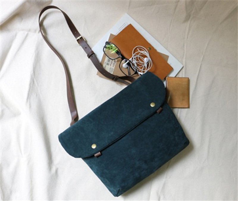 *Mingen Handiwork*Original handmade emerald retro casual cowhide strap shoulder women's bag shoulder bag - กระเป๋าแมสเซนเจอร์ - วัสดุอื่นๆ สีเขียว