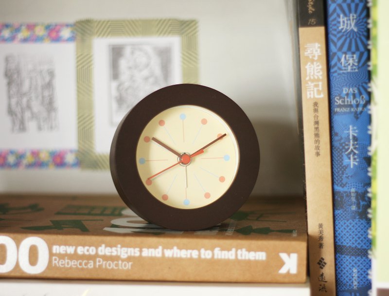 Dotted Wood Alarm Clock - นาฬิกา - ไม้ สีนำ้ตาล