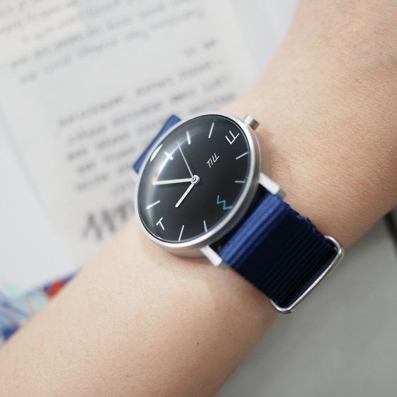 腕時計ブルーのナイロンストラップまで - 腕時計 - その他の素材 ブルー
