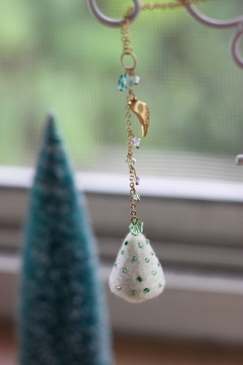 Blue Bird 手作羊毛氈 綠星星白色聖誕樹項鍊 聖誕節送禮 交換禮物 最佳選擇 目前有現貨 可直接下標