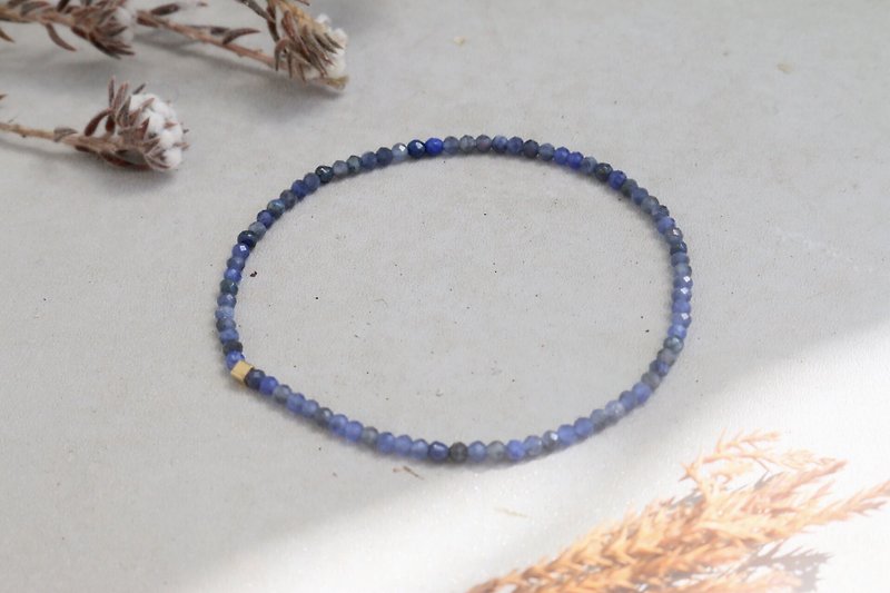 Blue kyanite brass bracelet 0105(Venus） - สร้อยข้อมือ - เครื่องเพชรพลอย สีน้ำเงิน