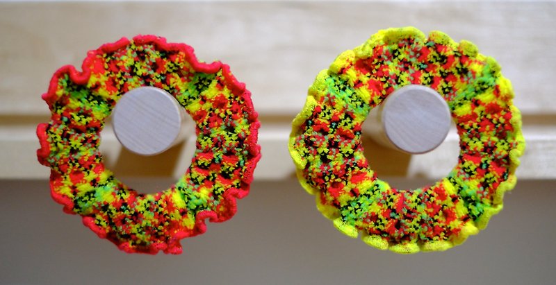 A set of 4 donuts Afeika Sky Series Couple Parrots - เครื่องประดับผม - วัสดุอื่นๆ สีเหลือง