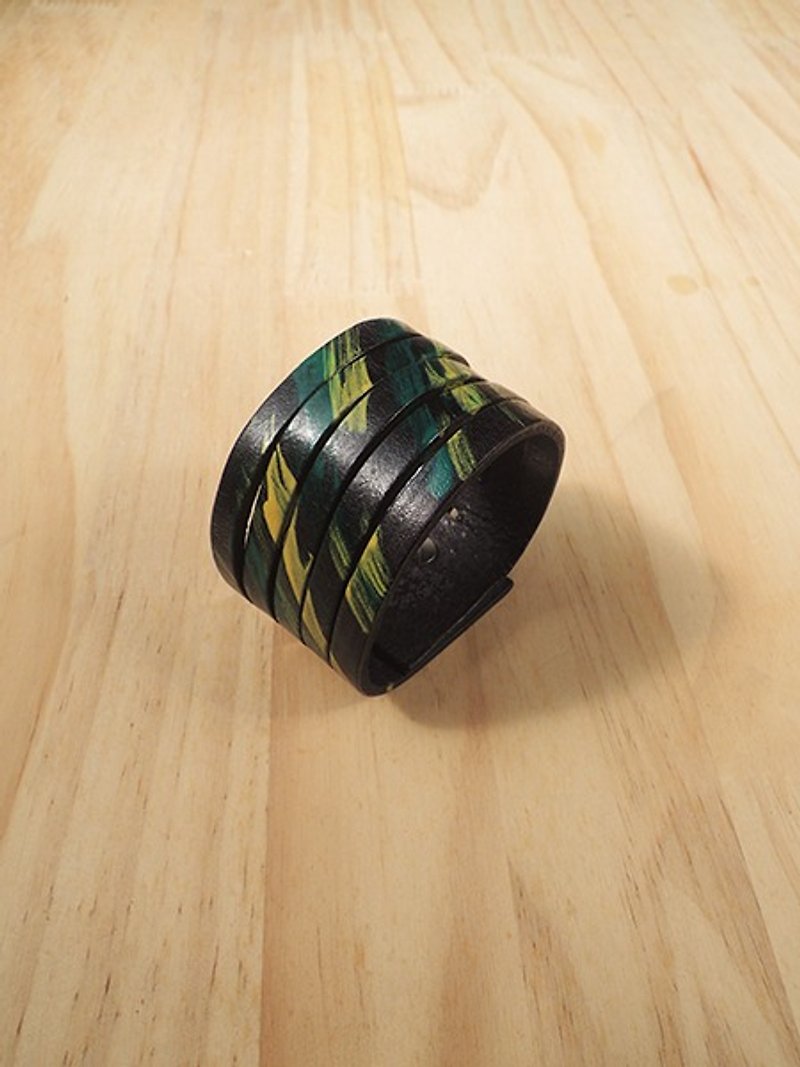 Handmade genuine leather bracelet camouflage Camouflage - wild jungle - สร้อยข้อมือ - หนังแท้ สีดำ
