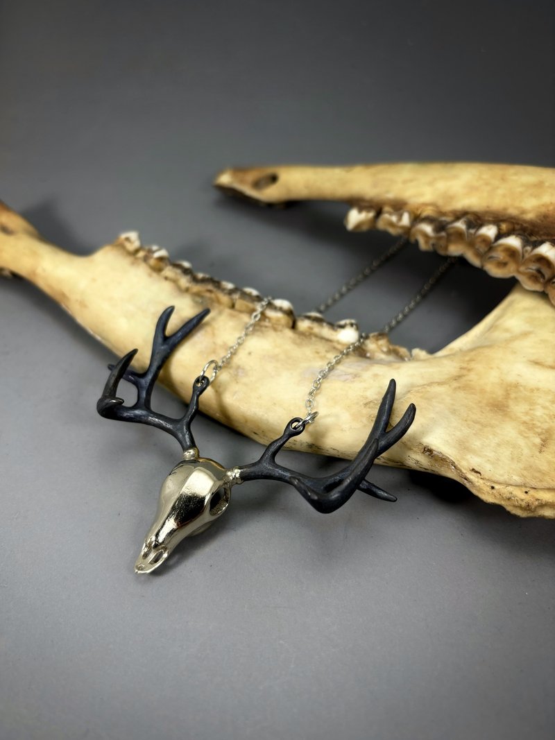 Stag Deer Skull Pendant Necklace in White Bronze. Available in 4 Colourways. - 項鍊 - 其他金屬 