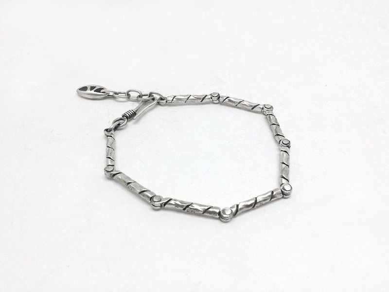 Eight of Isidora·Silver Spiral Bracelet | Isidora - Bracelets - Other Metals Gray